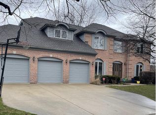 1022 Hidden Creek Ct, Vernon Hills, IL 60061