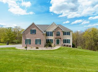 71 Park Ridge Dr, East Greenbush, NY 12061