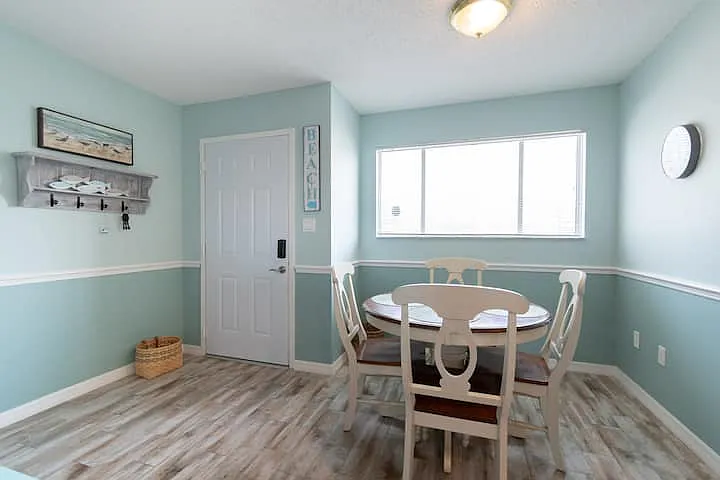516 Beach Park Ln — Photo 11