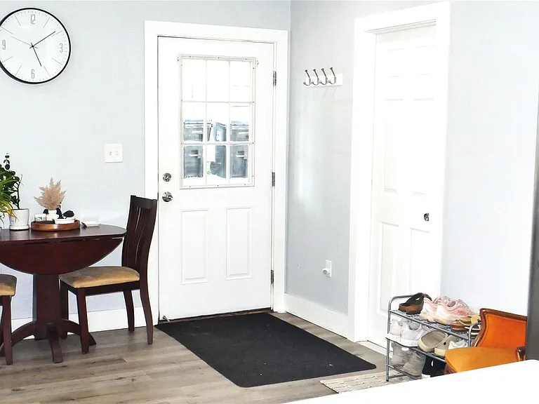 42 Taylor Ave — Photo 2
