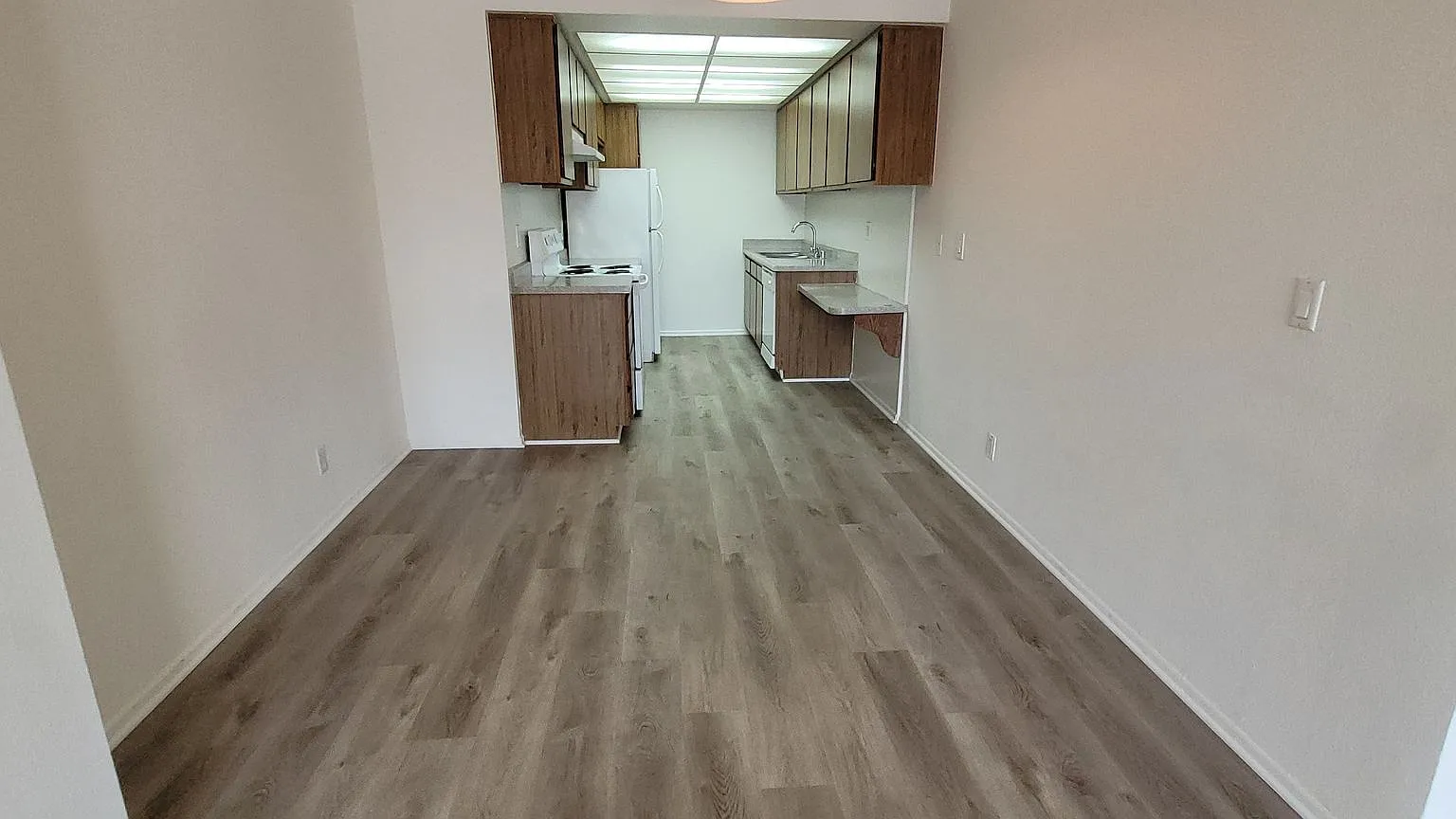 4513 Woodman Ave. — Photo 2