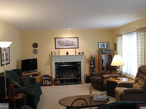 4th image of 1060 Freedom Ct
