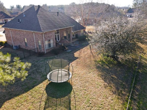 60 Broadmeadow Dr, Grenada, MS 38901