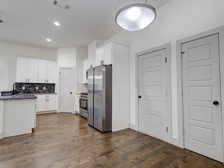 6043 Rivendell Dr — Photo 14