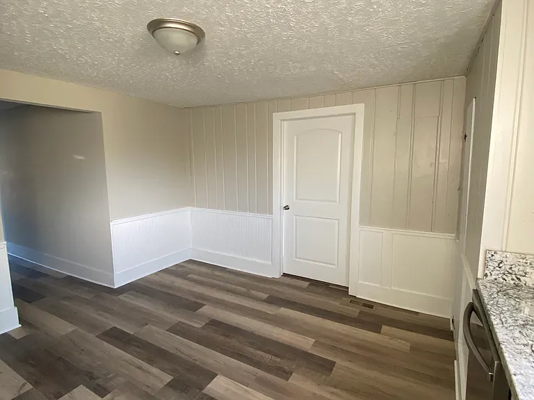 1116 N Royal Ave #2 — Photo 5