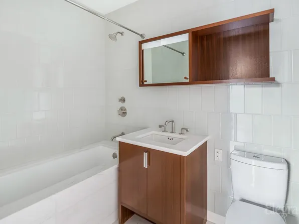 60 Riverside Boulevard image 6 of 12