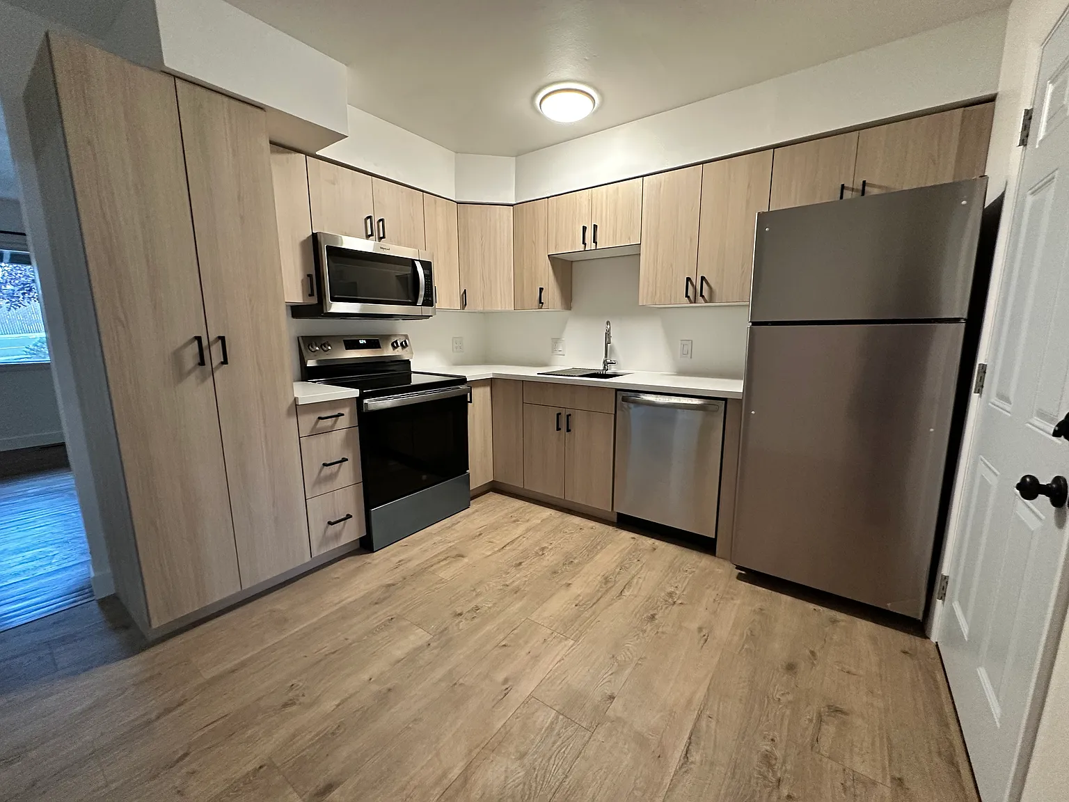 2 bed, 732 sqft, $2,000 — Photo 3