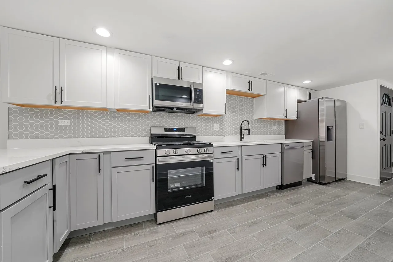 322 S Kostner Ave — Photo 4