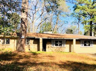 909 Pine Lake Dr, Jackson, MS 39206