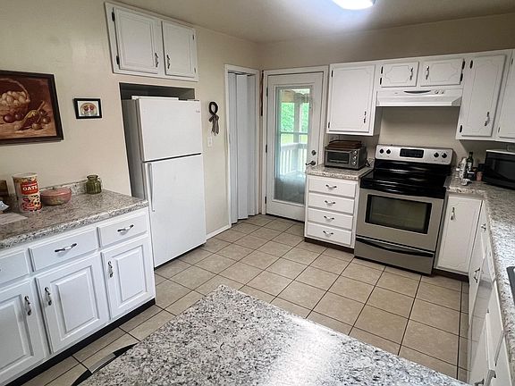 3rd image of 865 Old Union Rd