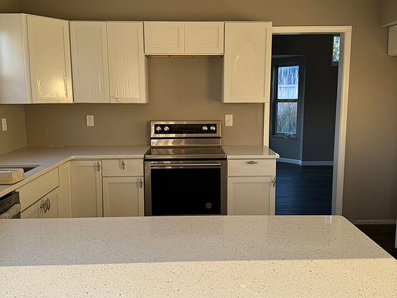 3rd image of 5046 Birchwood Farms Dr