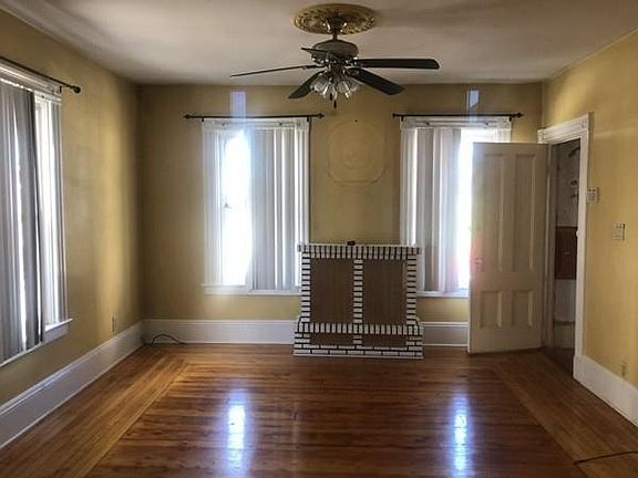 5th image of 250 Davis St