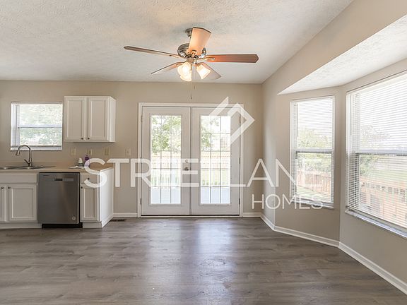 4th image of 3545 Lake Louise Dr