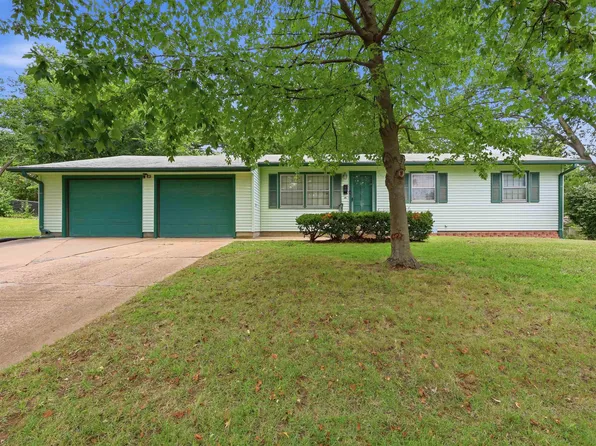 3330 SW 30th Ter, Topeka, KS 66614