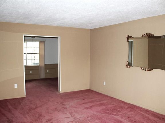 3rd image of 3829 N Deerwood Dr