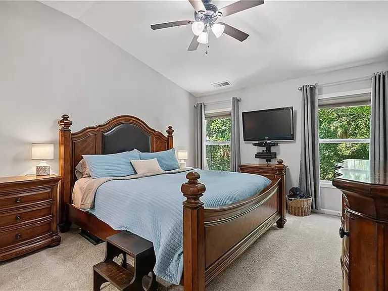 5825 Weddington Dr — Photo 19