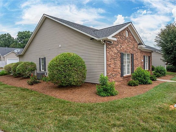 5th image of 195 Stadium Oaks Dr