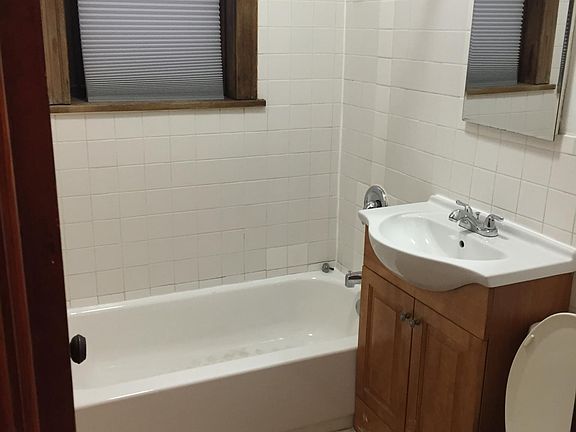 4th image of 845 N Rockwell St #2F