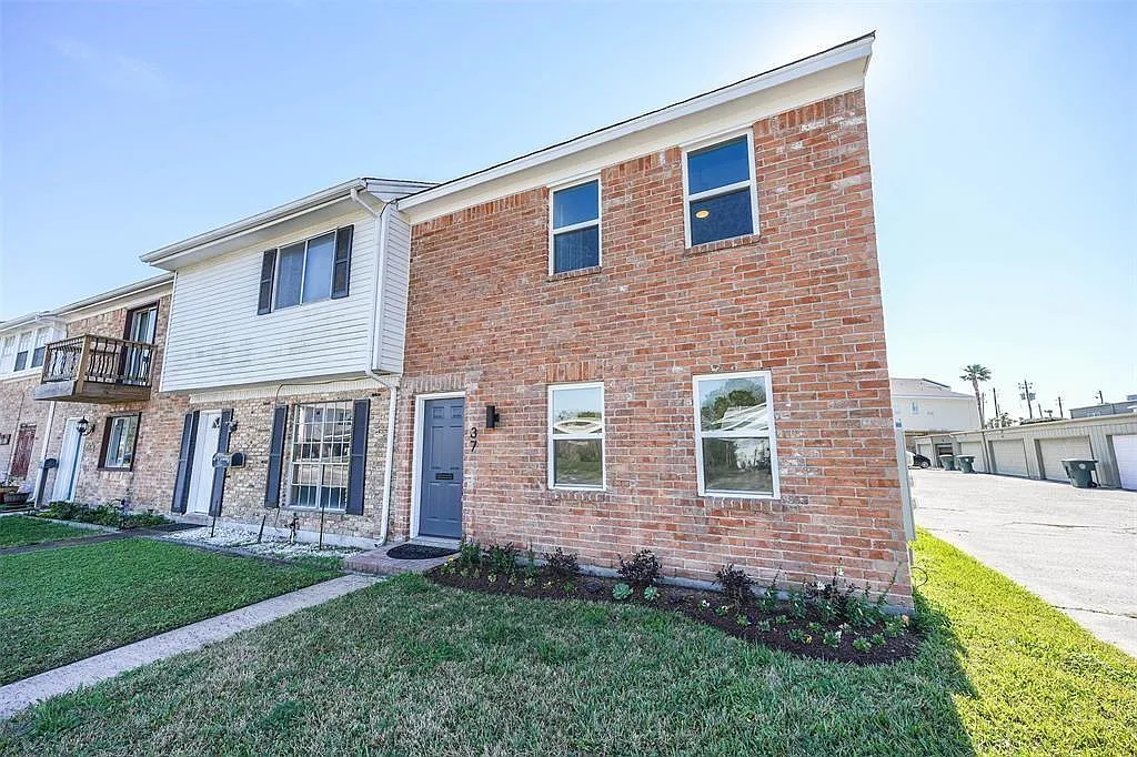 2 bed, 1.5 bath, 1400 sqft, $1,850 — Photo 3