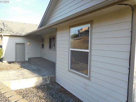 5th image of 815 N Main St