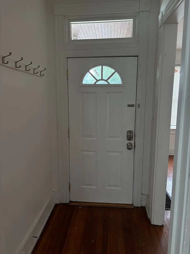 4 Bedroom 2 bath ready Immediately — Photo 2