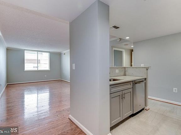 5th image of 3835 9th St #1002E