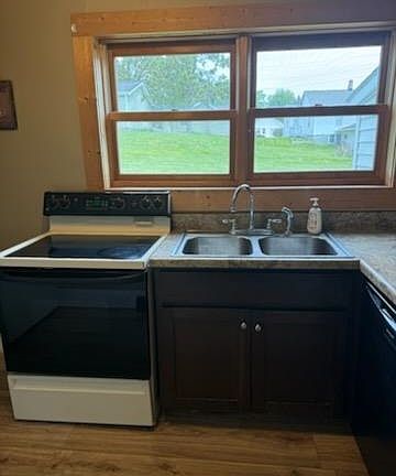 5th image of 525 W Water St
