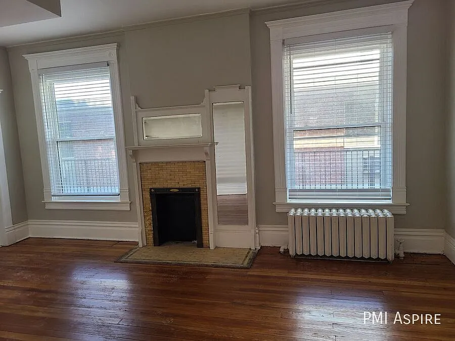 Fantastic 1 Bed, 1 Bath Apartment in Bird's Boardinghouse from the 1880's! — Photo 2