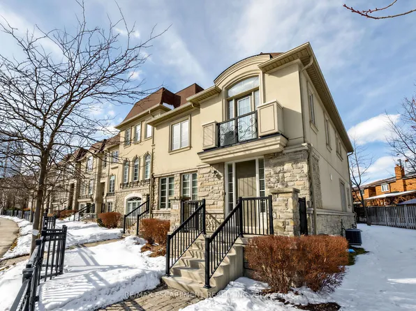 131 Robert Speck Pkwy, Mississauga, ON L4Z 0A6