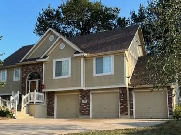 802 Coachman Dr, Pleasant Hill, MO 64080
