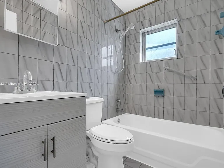 2809 SW 23rd Ter #2807 — Photo 11
