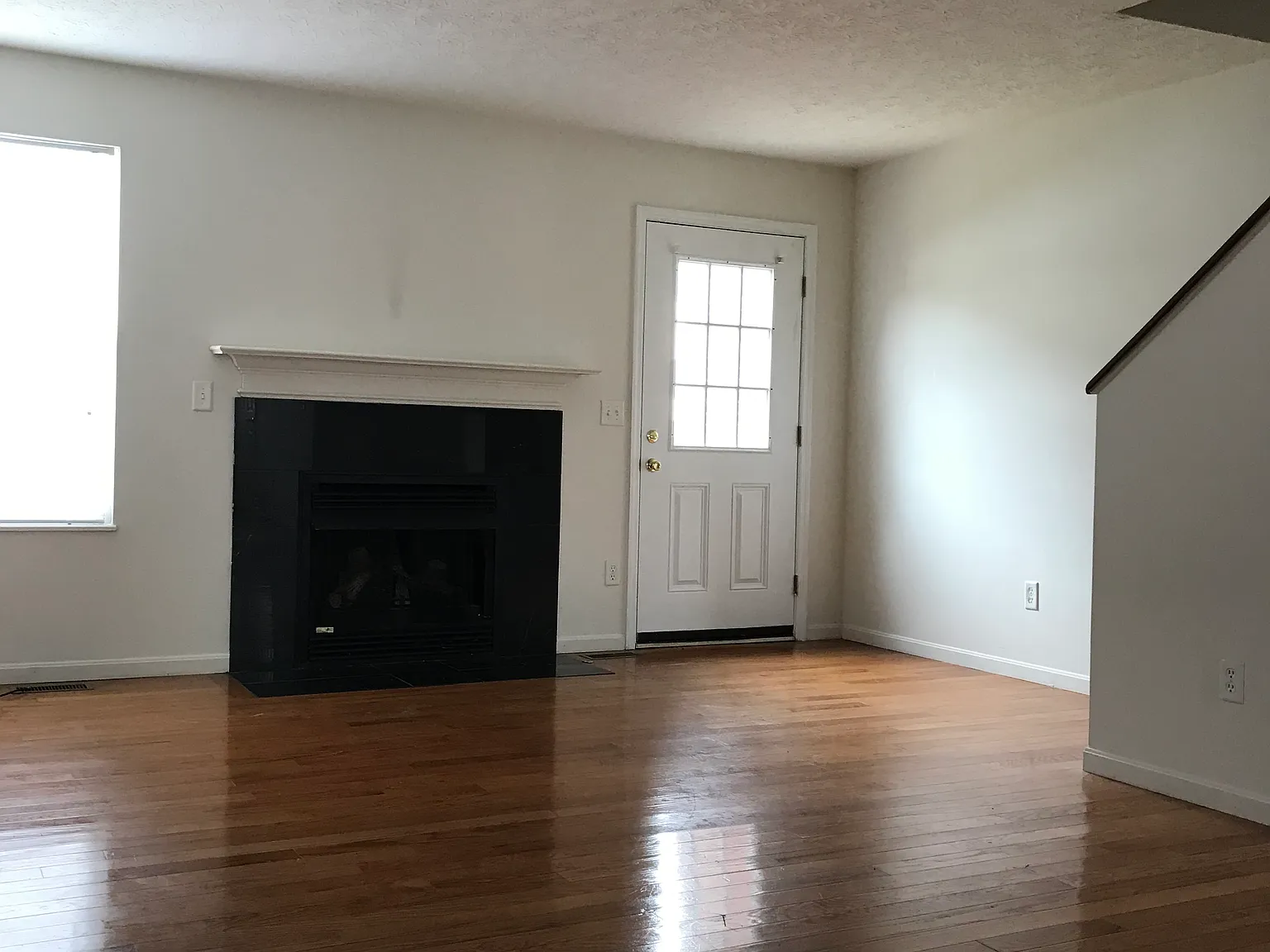 3 bed, 2.5 bath, 1700 sqft, $1,895 — Photo 3