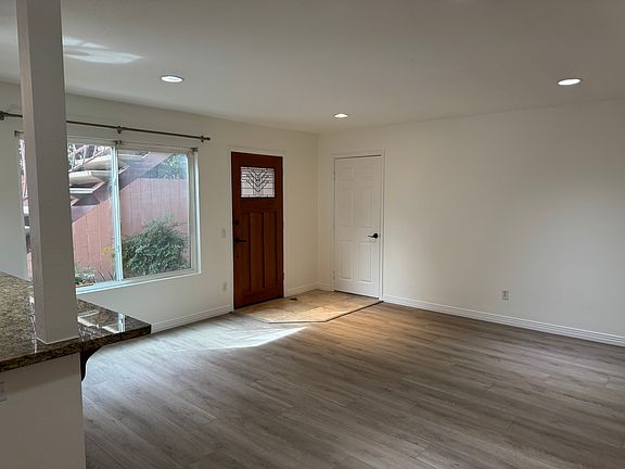 4th image of 4554 Marlborough Dr Unit 3