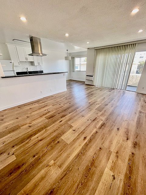 LARGE, OPEN LIVING ROOM WITH A LARGE PATIO