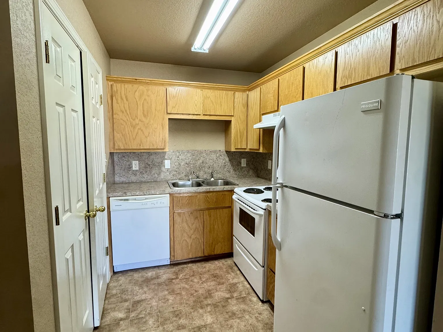 303 S Roland Rd — Photo 3