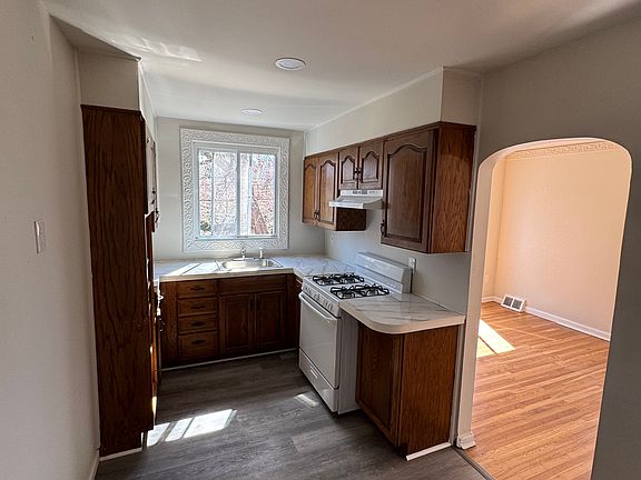 3rd image of 1319 Woodland Ave