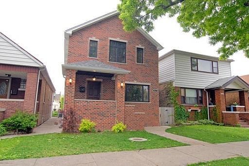 2nd image of 3837 N Francisco Ave