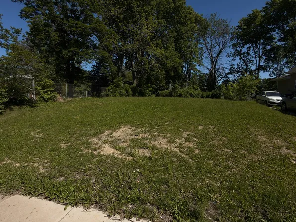 911 W Front St, Bloomington, IL 61701