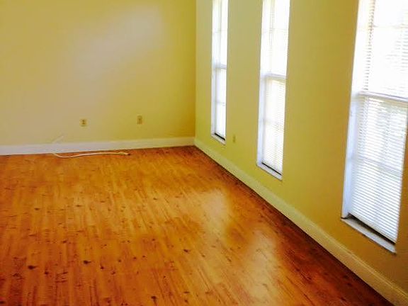 3rd image of 600 Jasmine Dr