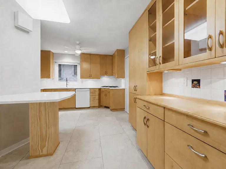 4536 N Larkin St — Photo 8