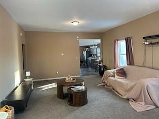 3rd image of 906 E 4th St