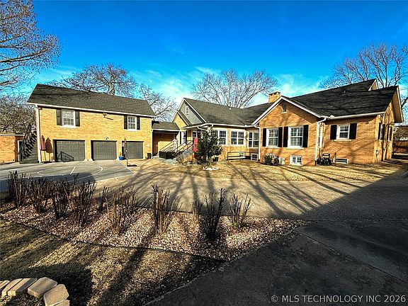 2nd image of 515 W Kings Rd