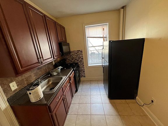 5th image of 158 Belmont Ave #303