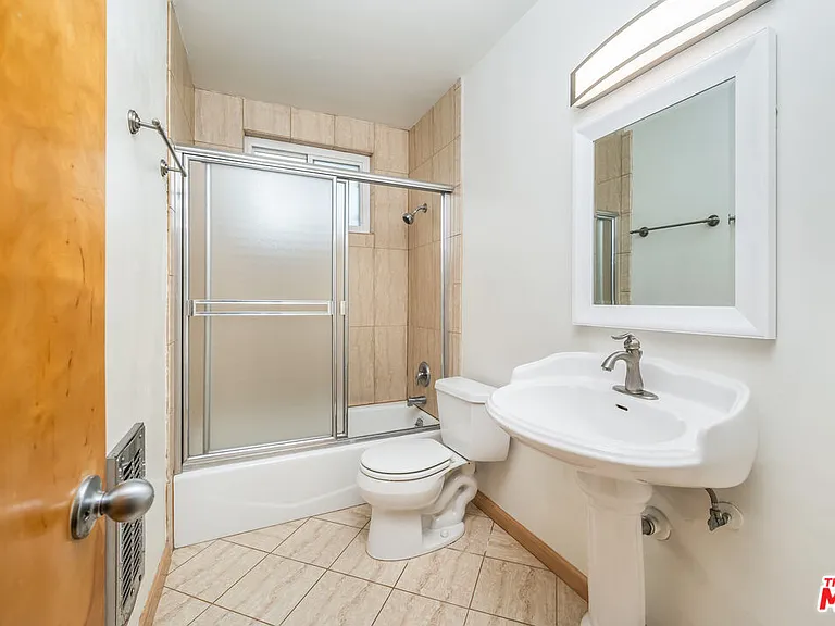 1937 S Shenandoah St #8 — Photo 7