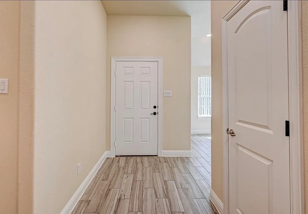 3 bed, 1591 sqft, $2,400 — Photo 3