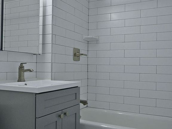3rd image of 85 E 10th St APT 6N