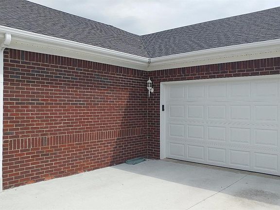 2nd image of 116 Battlefield Cir