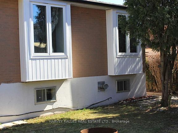 3rd image of 102 Goldcrest Rd
