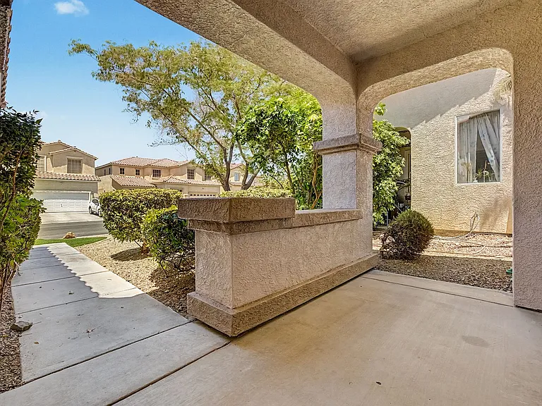 571 Kavanagh Pl — Photo 3