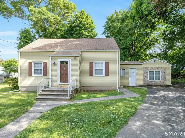 124 Minturn Pl, Bridgeport, CT 06606